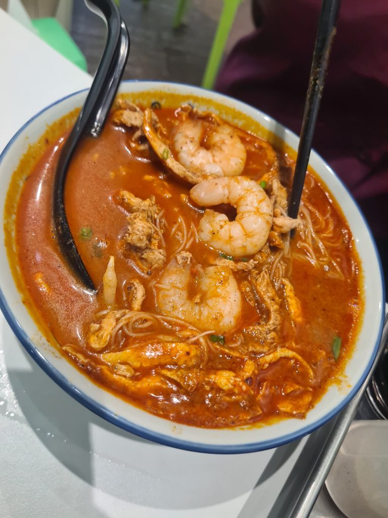 Kolok Mee: A Sarawakian classic with perfectly tossed noodles in a savory sauce, served with fresh ingredients.